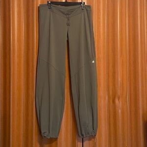 Adidas Mid Rise Drawstring Waistband and Ankles Pants Size L